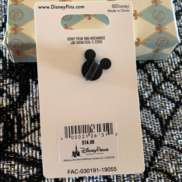 Disney Pirates of the Caribbean Play Pin - Picture 2 of 2